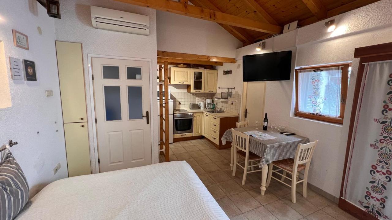 Studio Apartment Karlo Split Exteriör bild