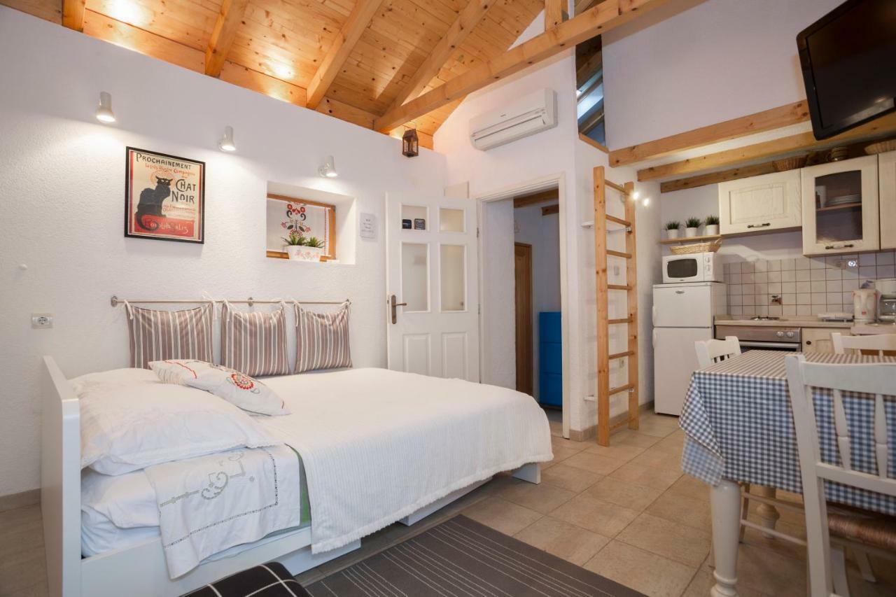 Studio Apartment Karlo Split Exteriör bild